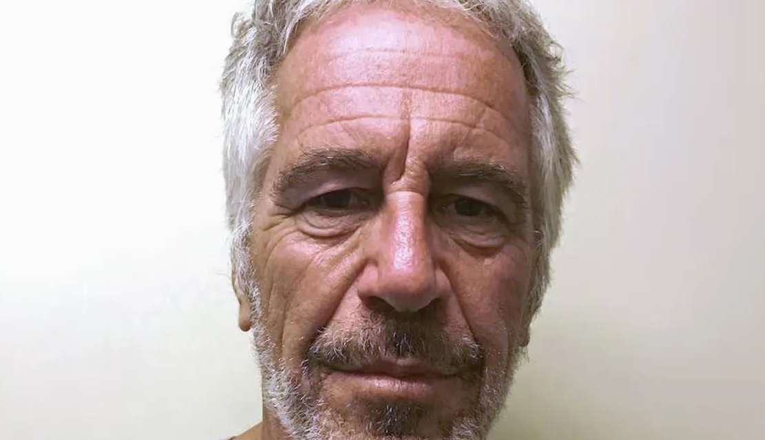 ملفات إبستين مرة أخرى.. مستشار ترامب و"الباب&